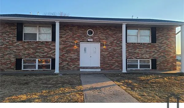 100 Sanders Ct — Photo 27