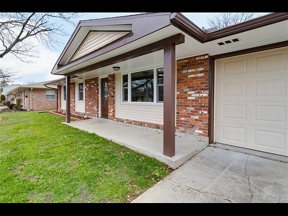 3rd image of 975 Linwood Dr