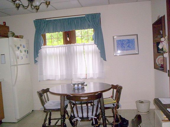 Kitchen dining area
