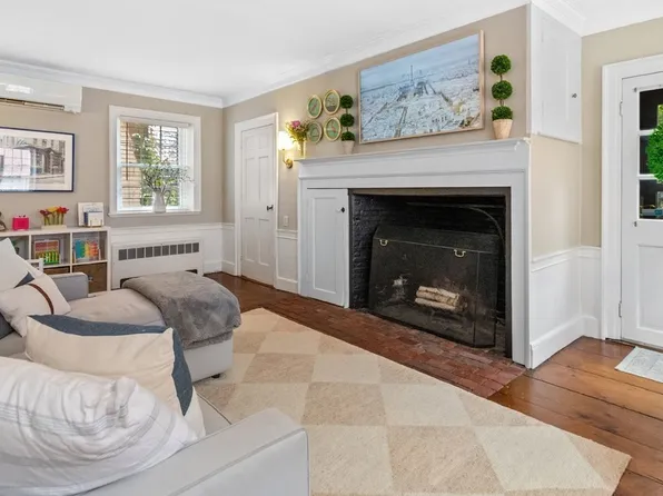 4 Salem St #4, Charlestown, MA 02129