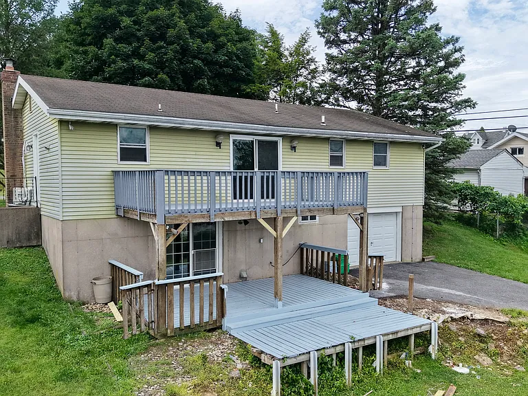 1015 E Hamilton St — Photo 55