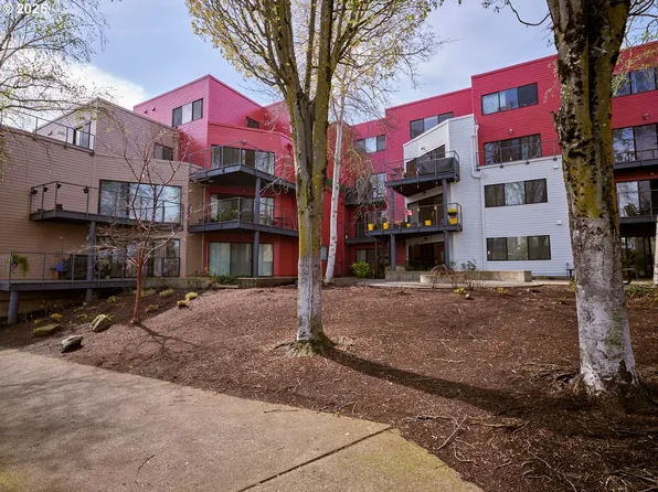 920 NW Naito Pkwy APT J5, Portland, OR 97209