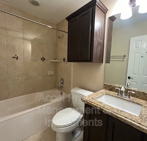 312 Kika De La Garza St — Photo 12