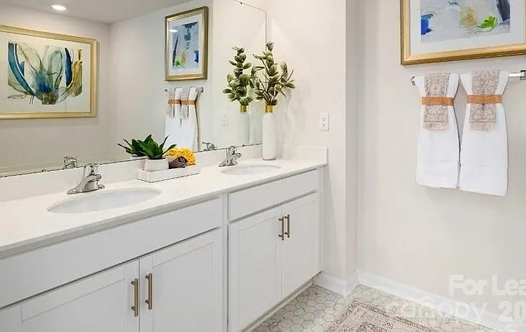 1720 Vanderlyn St — Photo 23
