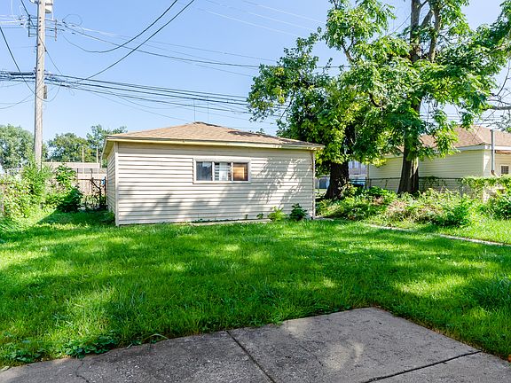 4th image of 1811 S Komensky Ave