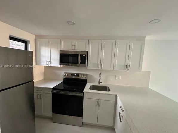 1901 NW South River Dr APT 33C, Miami, FL 33125
