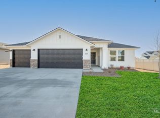 821 Strike Eagle St, Mountain Home, ID 83647