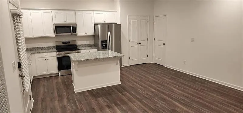 3 bed, 2.5 bath, 1460 sqft, $1,850 — Photo 4