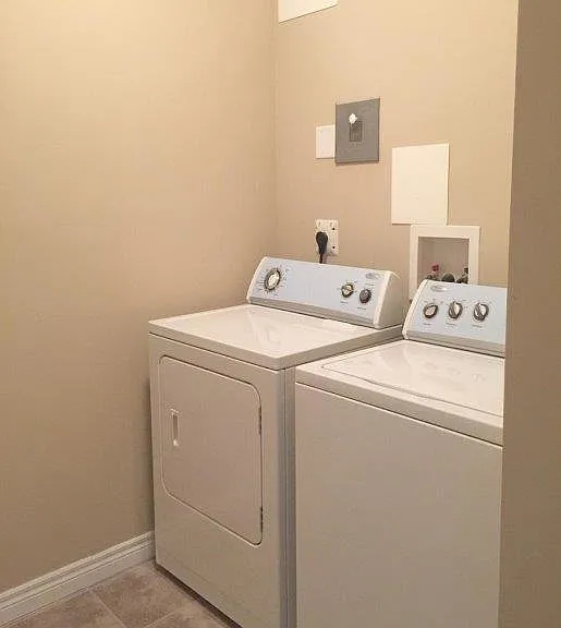 435 Colborne St — Photo 8