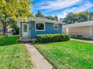 915 Illinois Ave, Elgin, IL 60120