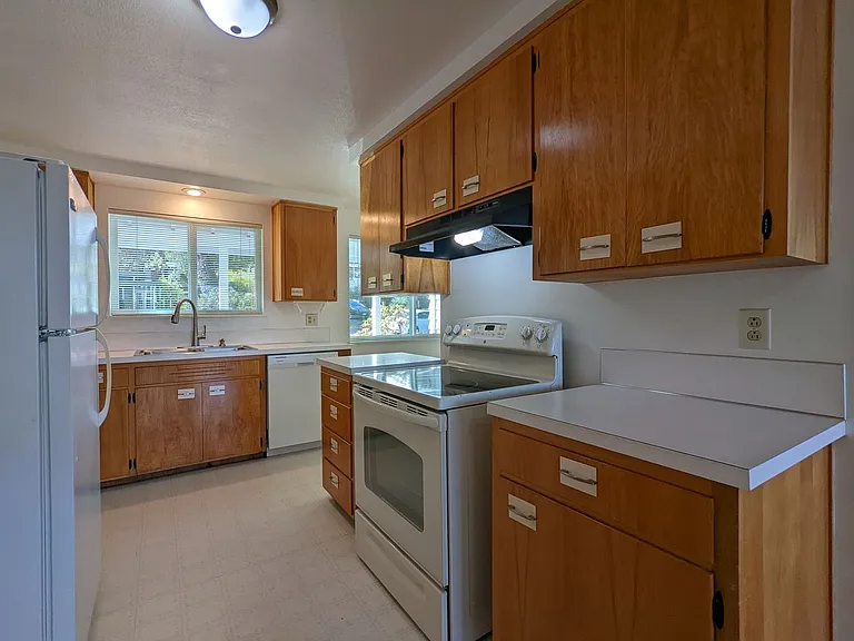 245 E 36th Ave — Photo 10