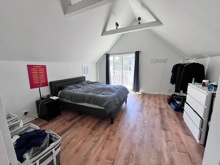 1447 W Fletcher St #2F — Photo 5