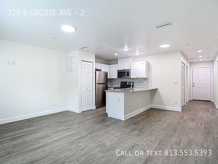1st image of 326 Grosse Ave #2