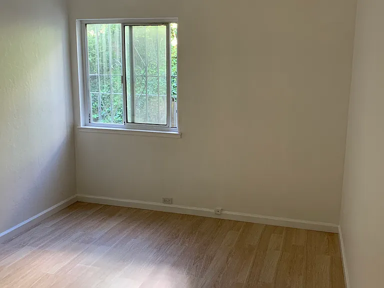 128 Locksley Ave #2 — Photo 6