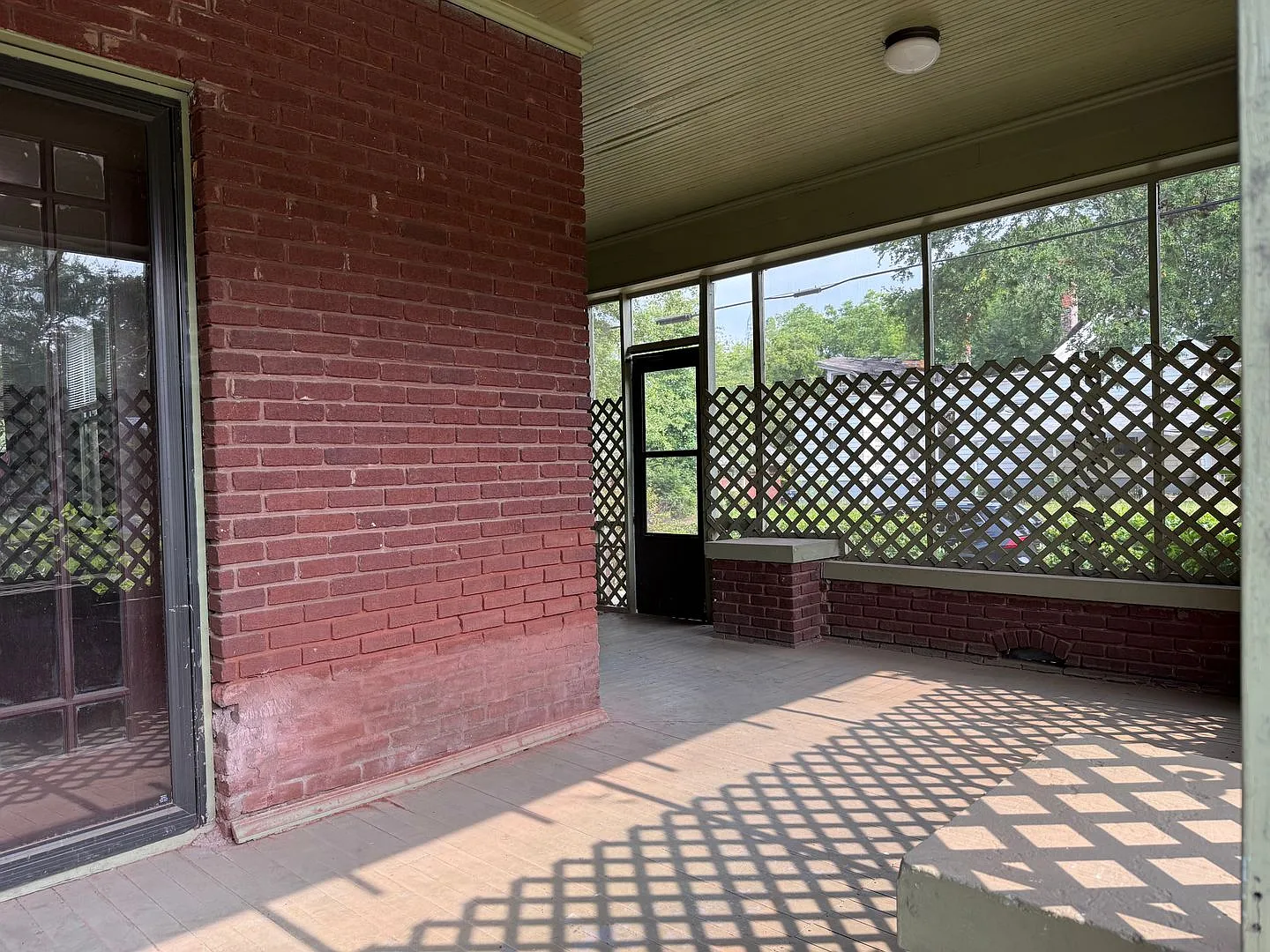 2301 W 17th St., Little Rock AR 72202 - Classic Character Large 3br 1ba w/den and separate dining... — Photo 3