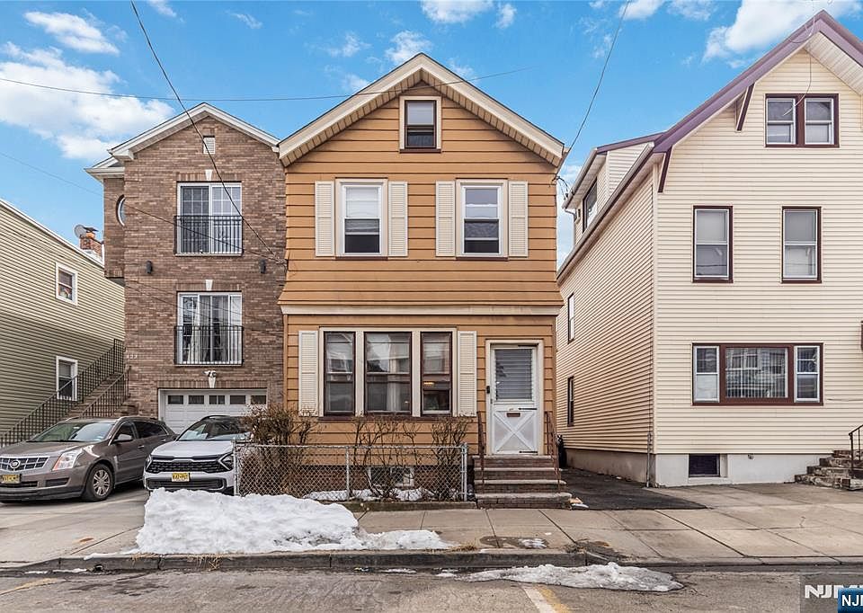 1st image of 421 Central Ave