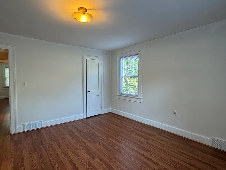 633 Spring Ln — Photo 6