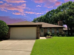 914 Postwood Ln, Pearland, TX 77584