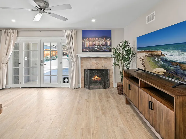 1648 El Prado Ave — Photo 24
