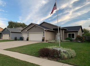1003 Hemlock St, Harrisburg, SD 57032