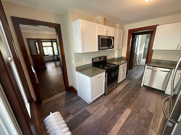 2nd image of 824 22nd Ave NE #1