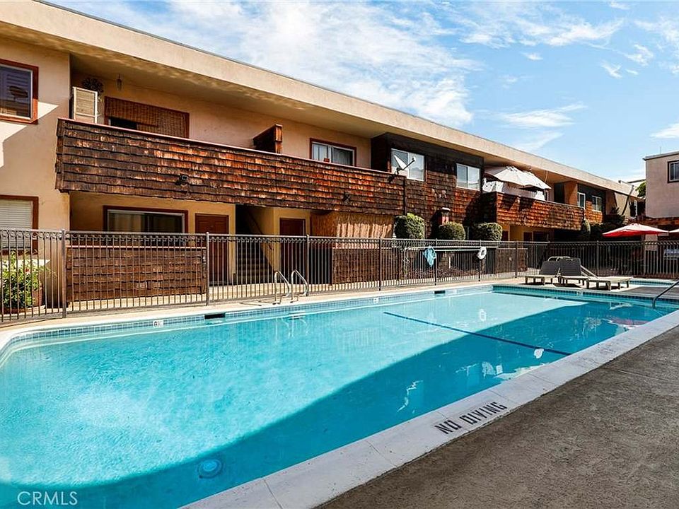 2nd image of 5403 Newcastle Ave APT 64