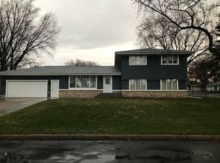 2317 Lamplight Dr, Saint Paul, MN 55125