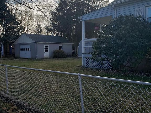 2nd image of 11 Berrymans Ln