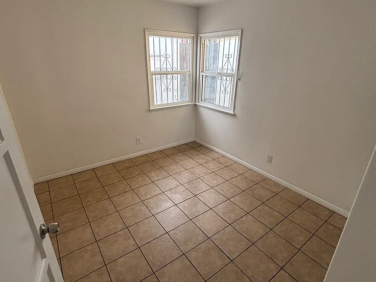 2563 Santa Ana St — Photo 7