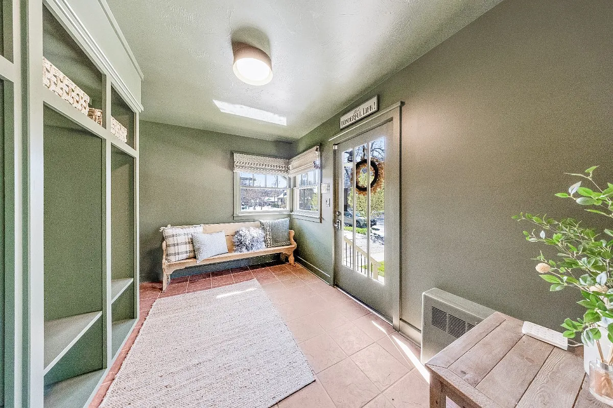 303 E Olive St — Photo 4