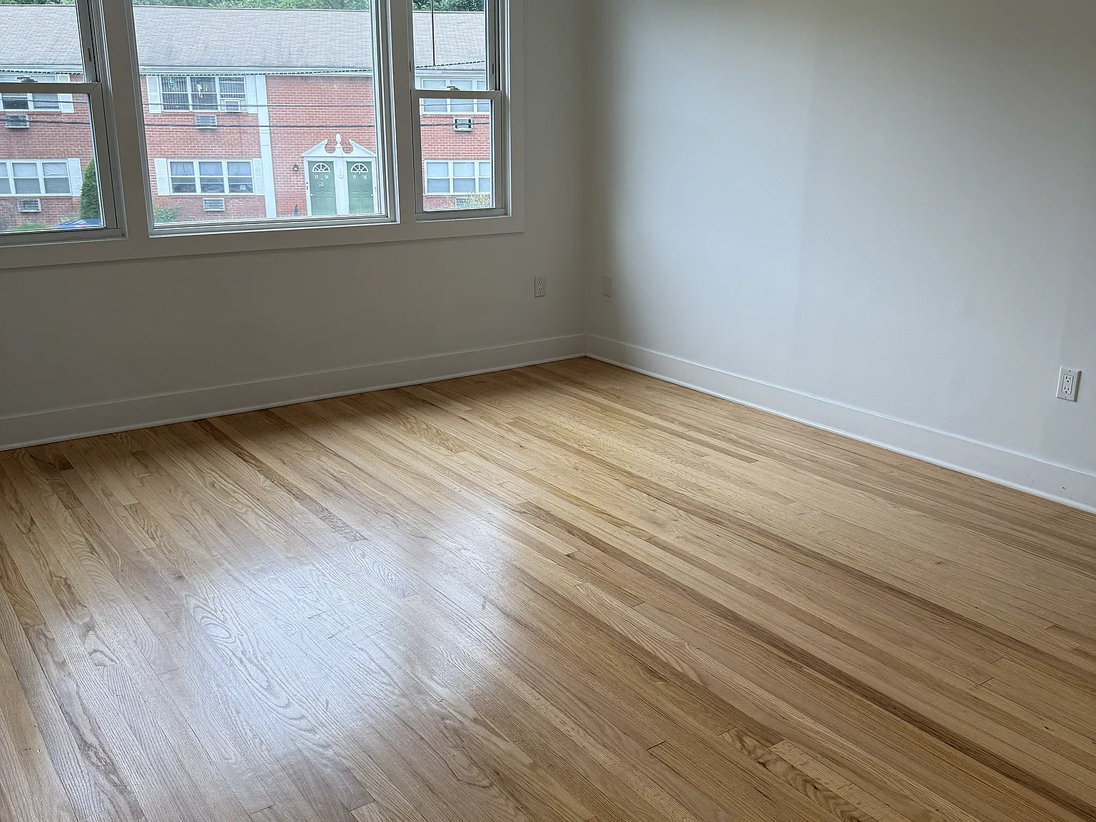 3 bed, 1050 sqft, $2,800 — Photo 4