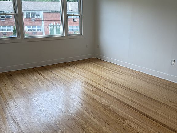 4th image of 10 Dahnert Park Ln