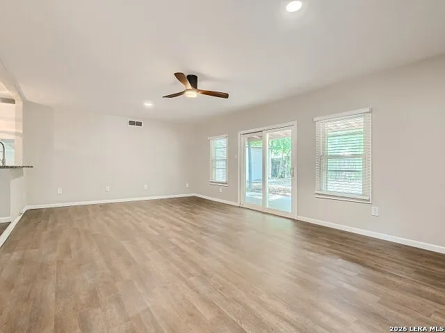 334 Shropshire Dr — Photo 8