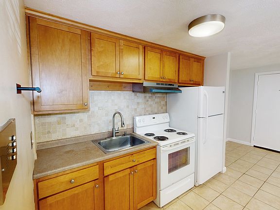4th image of 107 Oak Ln APT 3