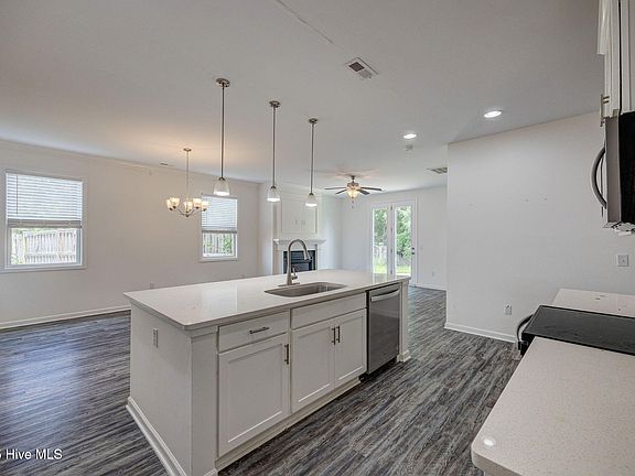 5th image of 942 Keekle Lane SE