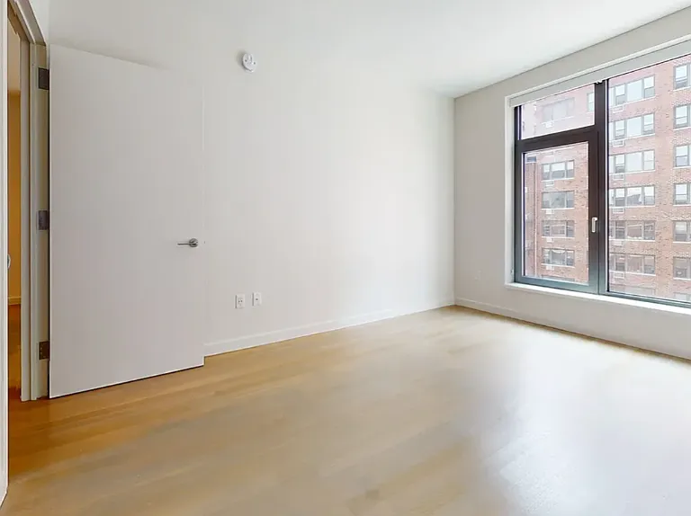 515 E 86th St #1403 — Photo 10