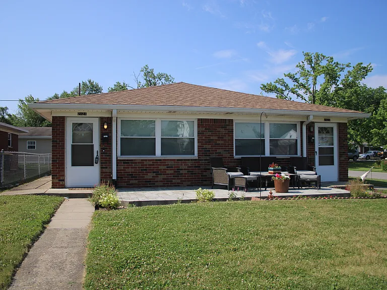 2121 Main St — Photo 1