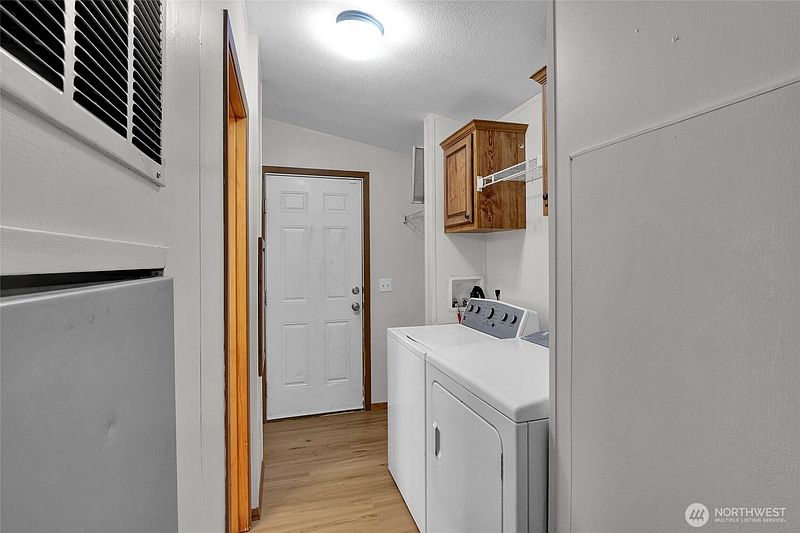 3rd image of 6316 Ferguson Road NE