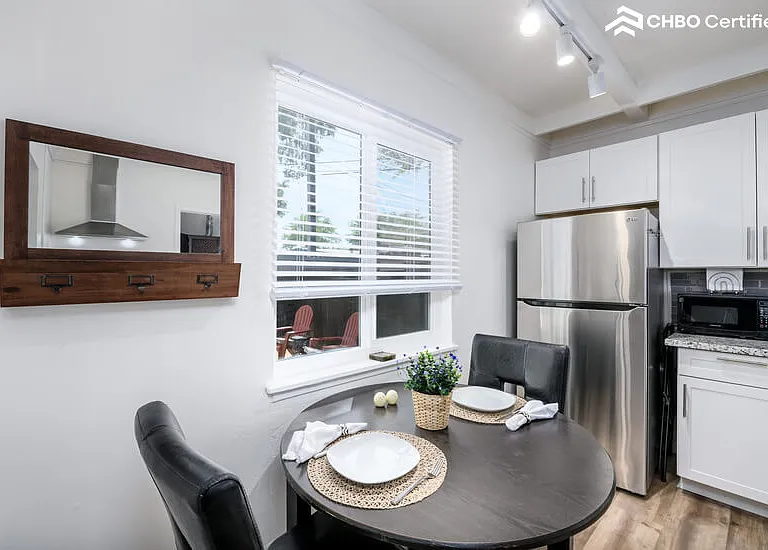 415 Baker St — Photo 10