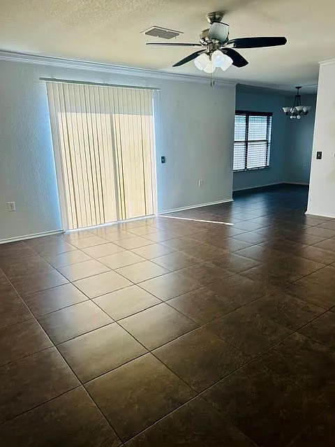 4 bed, 2.5 bath, 2128 sqft, $2,500 — Photo 3