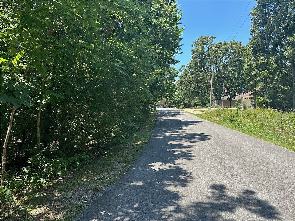2nd image of 13 Tiree Dr