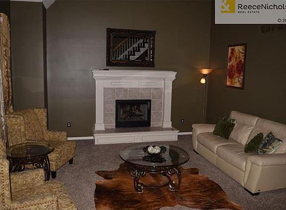 Roomy Family Wood With Gas Fireplace!