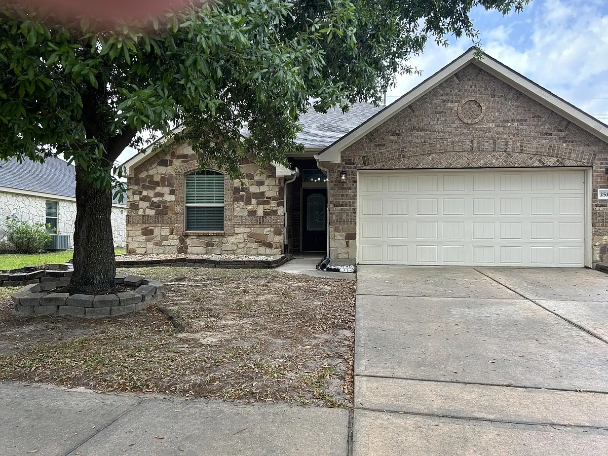 Building Photo - 25111 Country Gate Dr