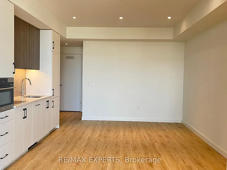 403 King St W #741 — Photo 4