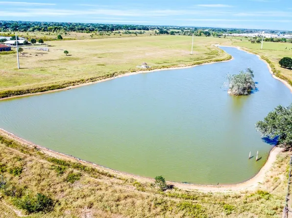 35784 Brumlow Rd, Hempstead, TX 77445