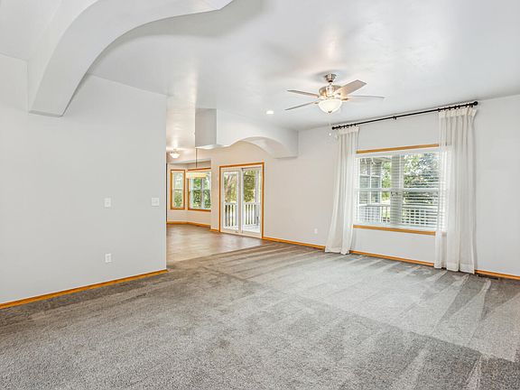 3rd image of 7 N Valley Oaks Ct