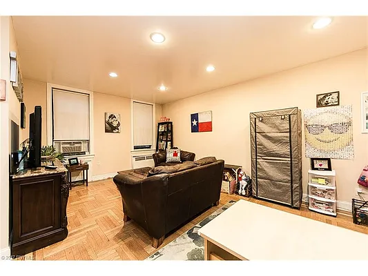 Sold by REMAX Elite | media 20