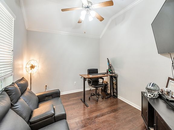 4th image of 705 Lovebird Ln