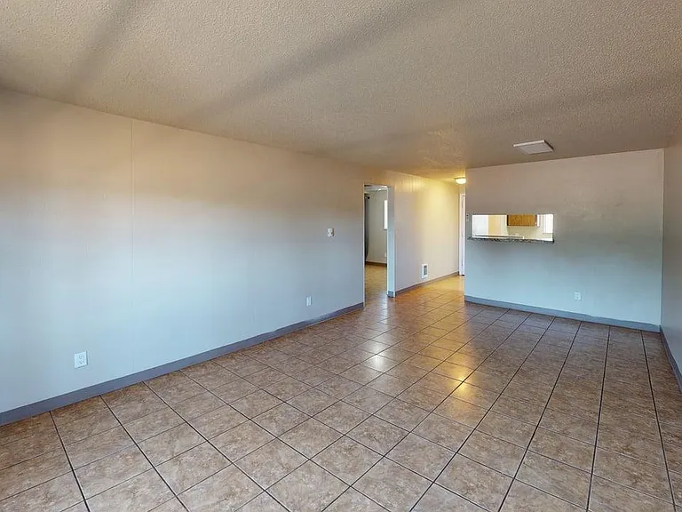 360 SW 9th St #16 — Photo 4