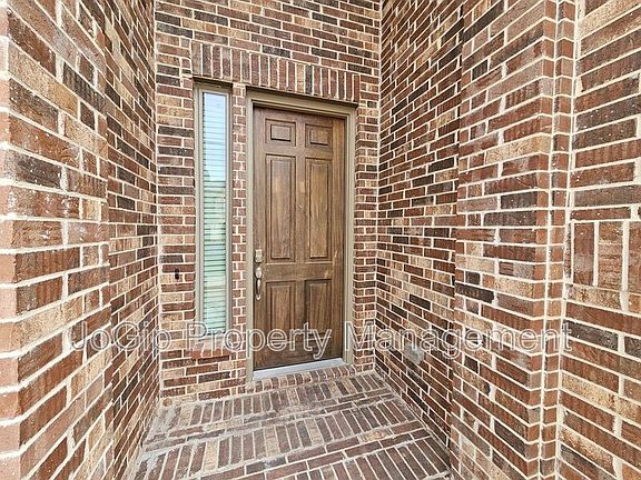 3rd image of 3216 Southampton Dr